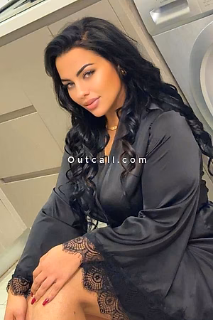 Julia - Dubai Escorts