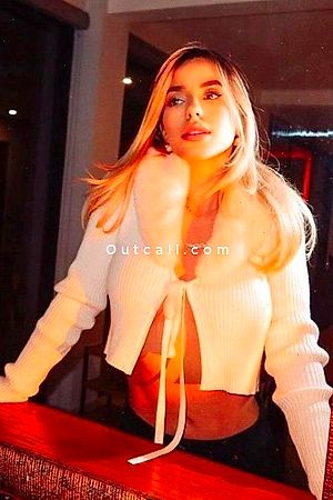 Delia - Dubai Escorts