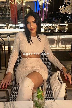 Frida - Dubai Escorts