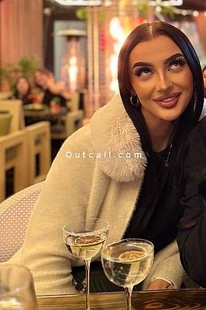 Juli - Dubai Escorts