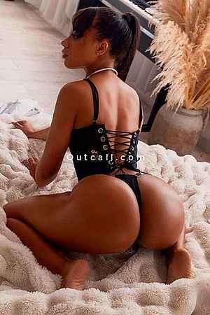 Naomi - Dubai Escorts