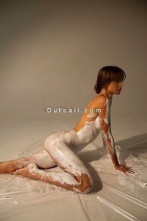 Lora - Dubai Escorts