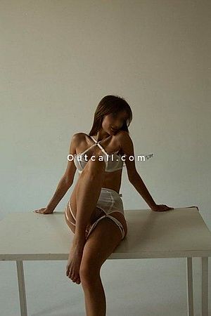 Lora - Dubai Escorts
