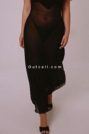 Noemi Curvy French Model - Dubai Escorts