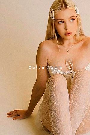 Esenia - Dubai Escorts