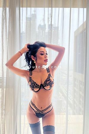 Nomi Petite - Dubai Escorts
