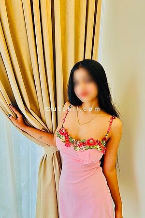 Disha Indian Independent Model. Im back - Dubai Escorts