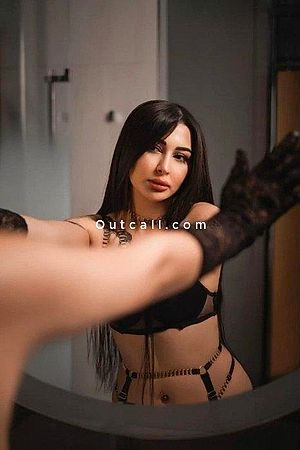 Izzy - Dubai Escorts