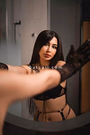 Izzy - Dubai Escorts
