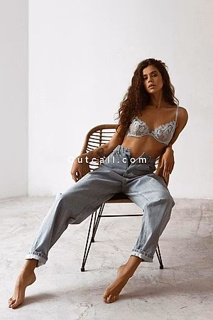 Gloria - Dubai Escorts