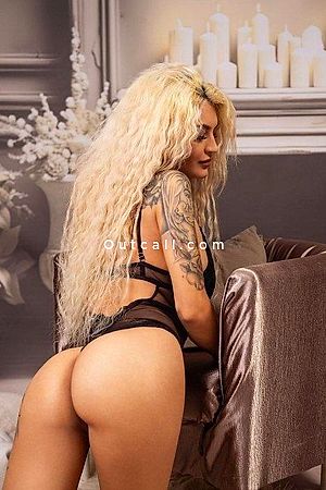 Julia - Dubai Escorts